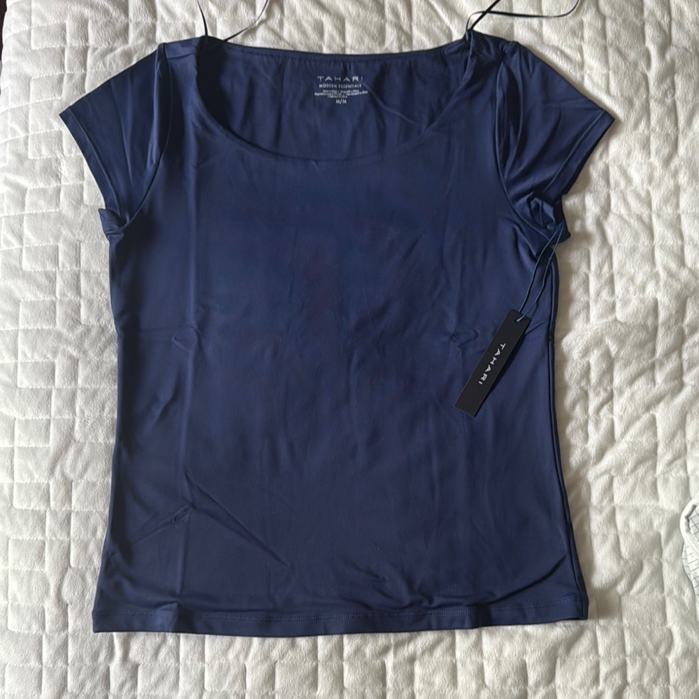 New• The Perfect TEE Tahari Women's modern Blue Top